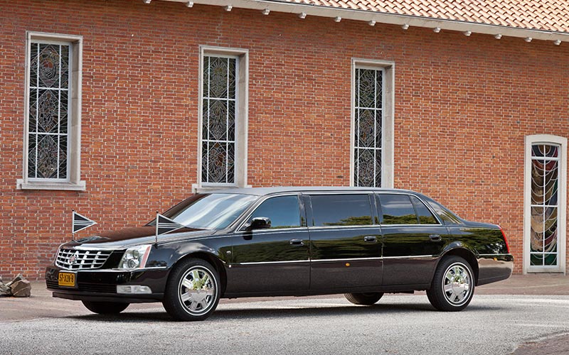 Zwarte Cadillac Volgauto – 7 persoons