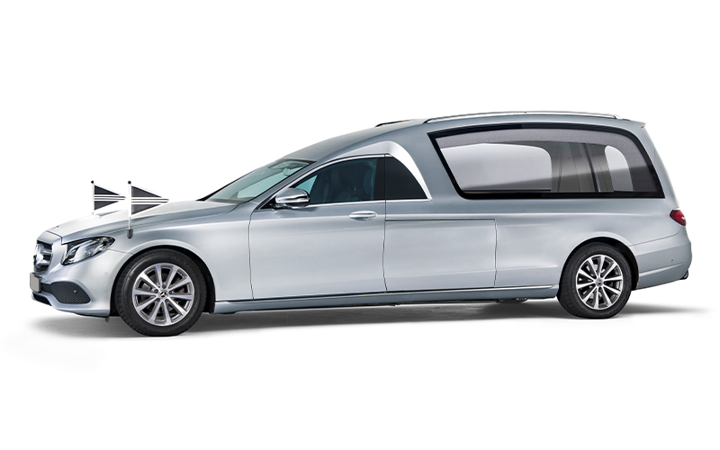 Zilvergrijze Mercedes Rouwauto – XL Glas uitvoering - Straver Mobility Uitvaartvervoer