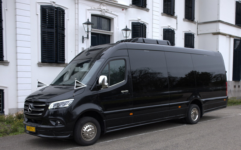 Uitvaartbus XL duurzaam rouwvervoer